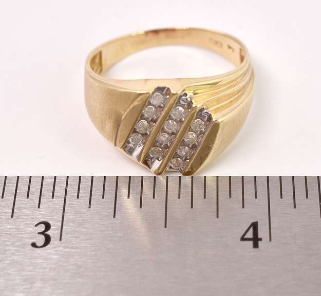 Magnificent Men's Diamond Ring in Yellow Gold