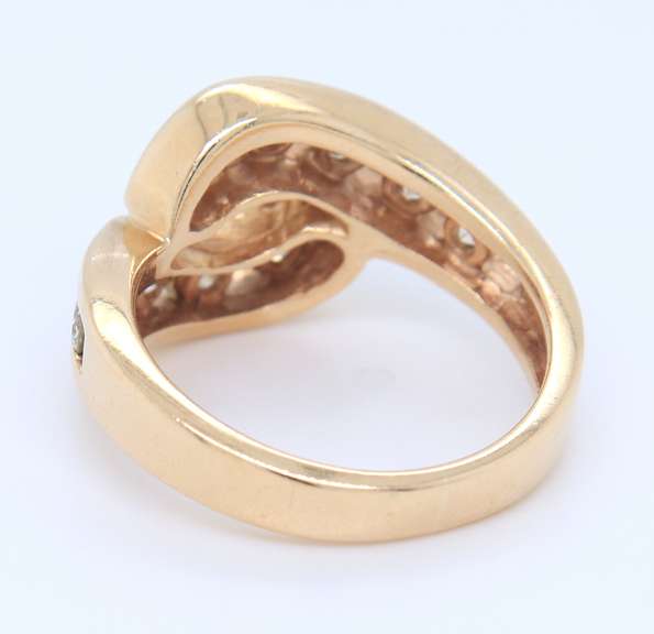 Swirl Design 14kt Gold Sparkling Diamond Ring