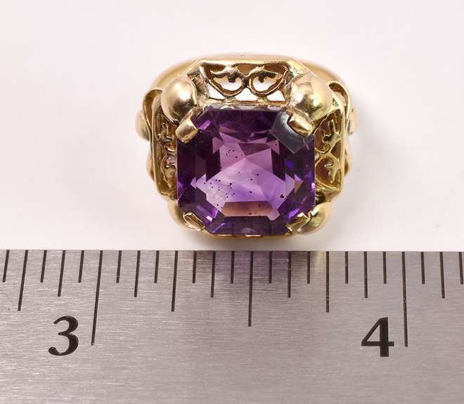 Amazing Vintage Amethyst Ring in 18K Yellow Gold