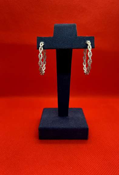 DAZZLING 14K WHITE GOLD EARRINGS WITH 2.00 CARATS OF DIAMOND