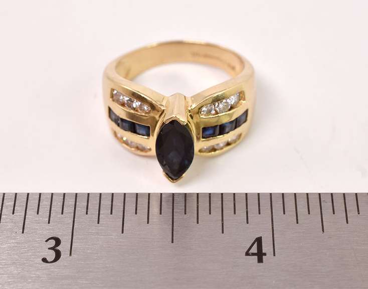 Stunning Sapphire and Diamond Ring in 14K Yellow Gold