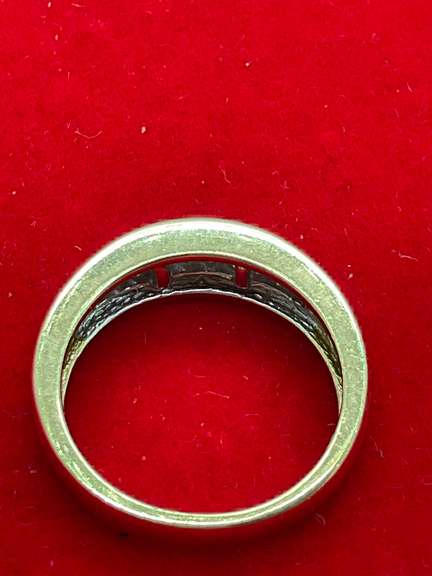 18K GOLD AND DIAMOND BAND
