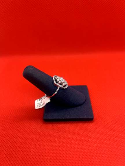 ELEGANT LADIES 18K WHITE GOLD RING WITH 1.21 CARAT OF DIAMOND