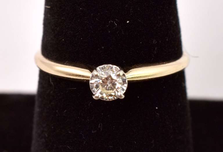 Beautiful Diamond Engagement Ring in 14K Yellow Gold