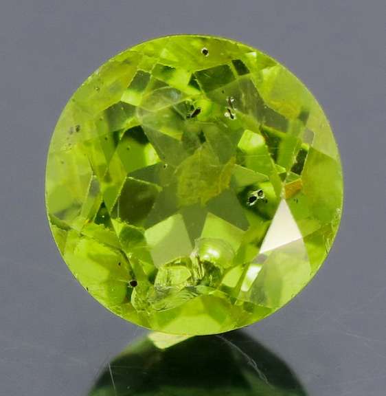 Gorgeous 2.36ct apple green Peridot