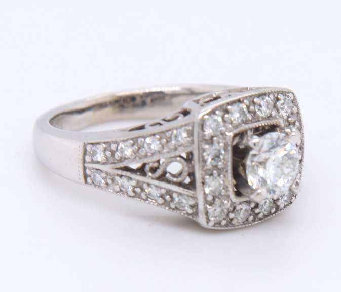 LADIES 14K WHITE GOLD DIAMOND ENGAGEMENT RING