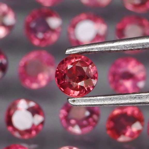 Simply stunning 3.82ct unheated Sapphire set