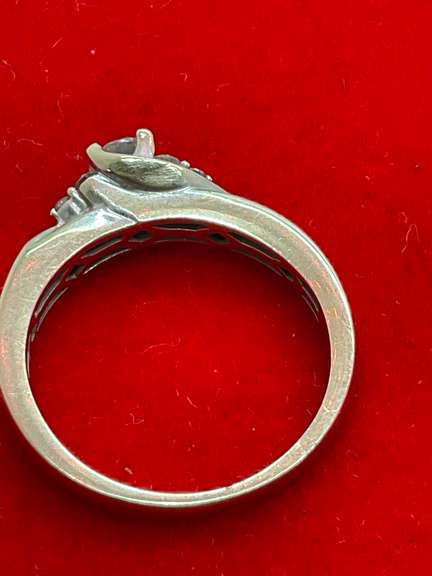 14K WHITE GOLD AND DIAMOND RING