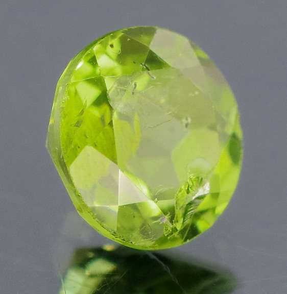 Gorgeous 2.36ct apple green Peridot