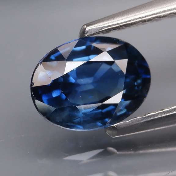 Fantastic 1.00ct VS heated only top blue Sapphire