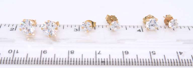 Sparkling Set of 14kt YG Round CZ Stud Earrings
