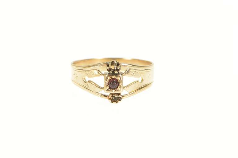 14K Yellow Gold Victorian Garnet Etched Floral Accent Setting Ring