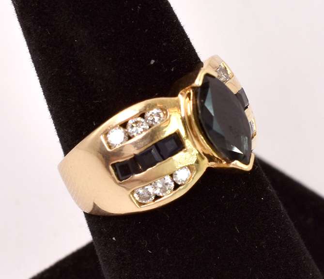 Stunning Sapphire and Diamond Ring in 14K Yellow Gold