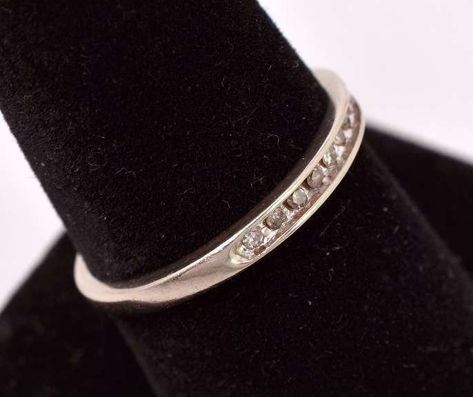 Fantastic Diamond Band Ring in White Gold