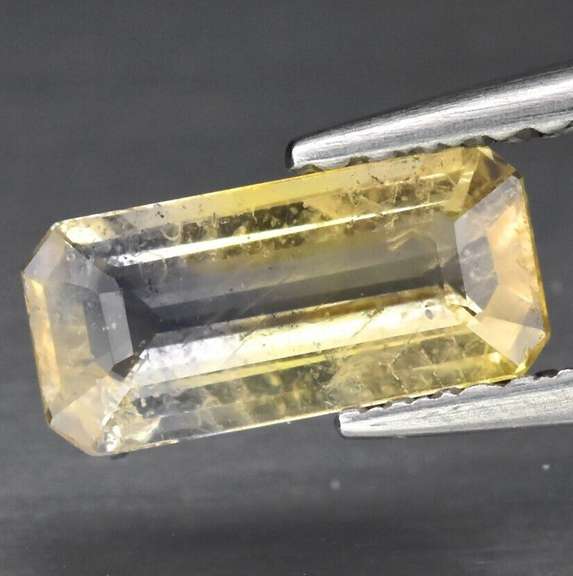 Bright champagne yellow 1.13ct Sapphire