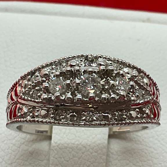 LADIES 14K WHITE GOLD DIAMOND RING