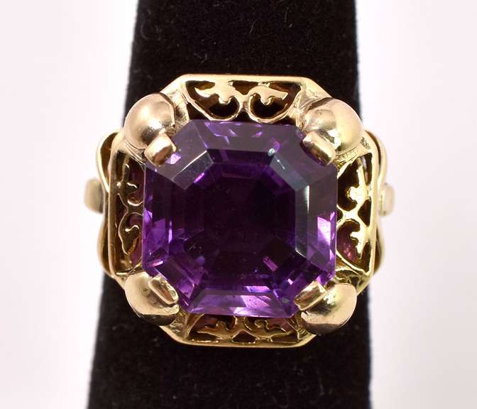 Amazing Vintage Amethyst Ring in 18K Yellow Gold