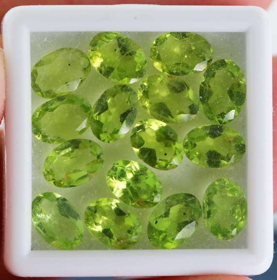 Beautiful 15 piece Peridot set weighing 10.40cts