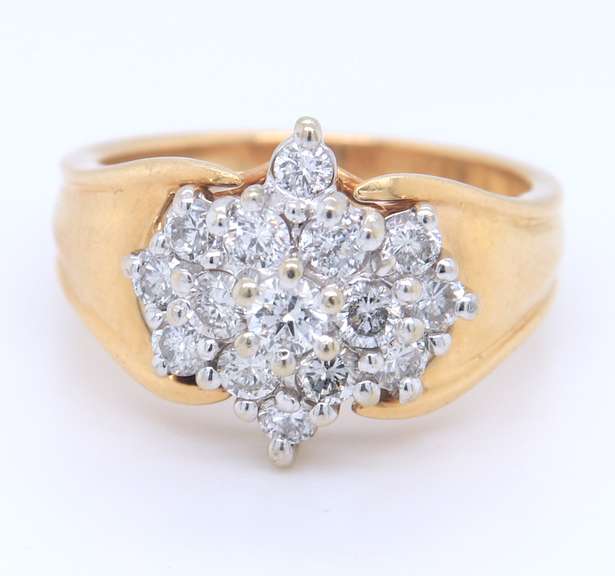 LADIES 14 KT GOLD AND DIAMOND CLUSTER RING