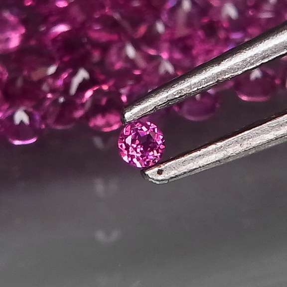 Amazing 3.11ct round cut top violet pink Garnet set