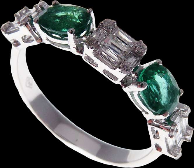 Diamond and Emerald 18kt White Gold Ring