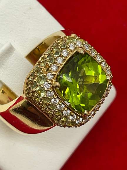 LADIES 18K PERIDOT AND DIAMOND RING