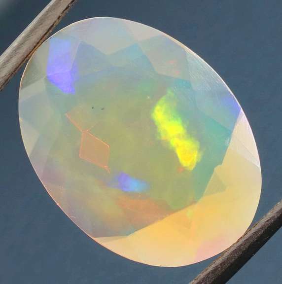 Floral glittering 2.46ct faceted Jelly Opal