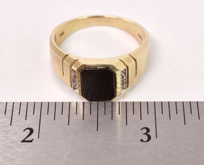 Classic Black Onyx and Diamond Ring in Yellow Gold