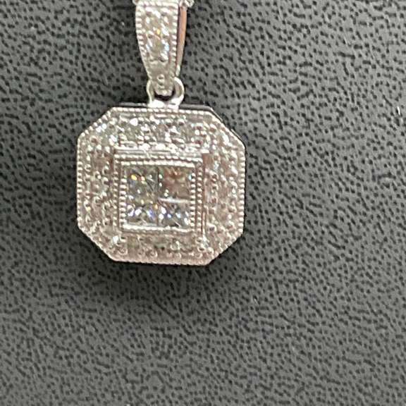 14K WHITE GOLD CHAIN WITH DIAMOND PENDANT