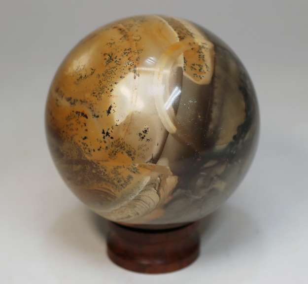 Incredible movement 1,358ct natural Agate sphere