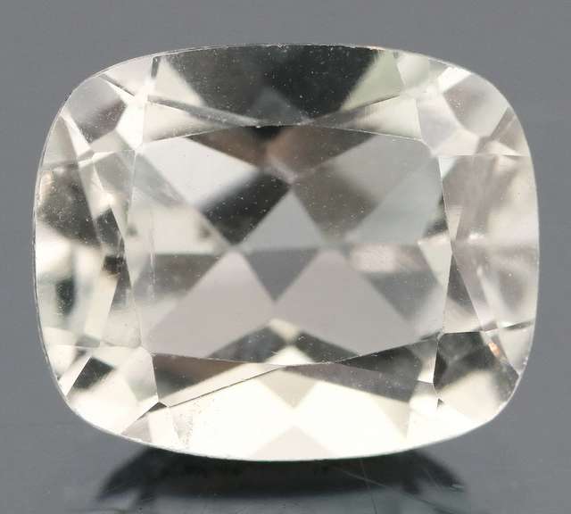 Sparkling 7.05ct diamond white Topaz
