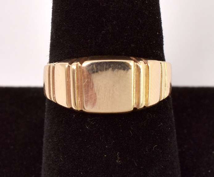 Incredible Signet Ring in 14K Yellow Gold