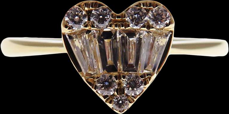 Endearing 18kt Yellow Gold Heart Shaped Diamond Ring