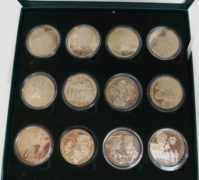 Tresor French World War II Victory Medal Set in Box