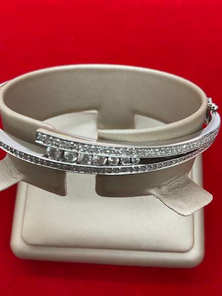 CERTIFIED 14K WHITE GOLD AND DIAMOND BANGLE BRACELET