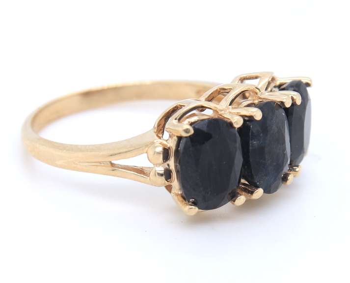 Gorgeous Yellow Gold Garnet Cocktail Ring
