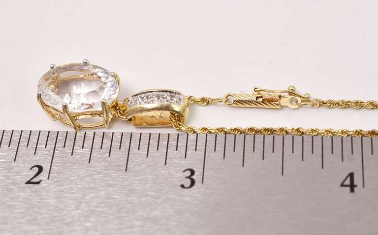 Captivating Quartz Pendant Necklace in 14K Yellow Gold