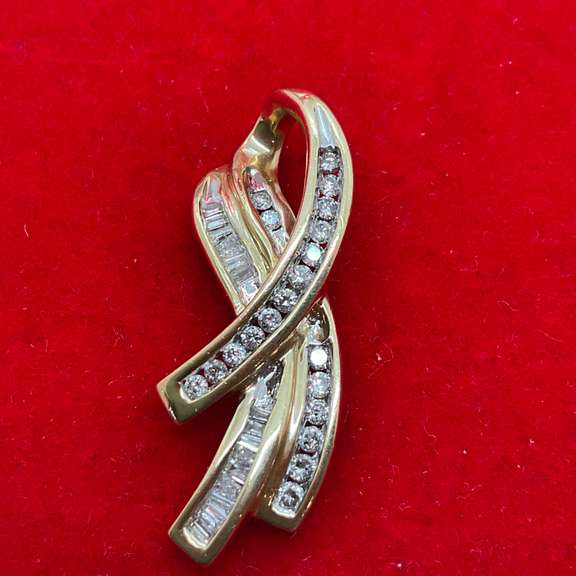 14K YELLOW GOLD AND DIAMOND PENDANT