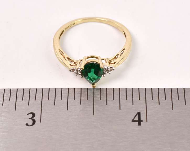 Gorgeous Green Crystal and Diamond Ring in Yellow Gold