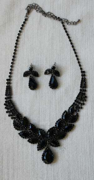 Sapphire Color Jewelry Neck Lace And Earrings