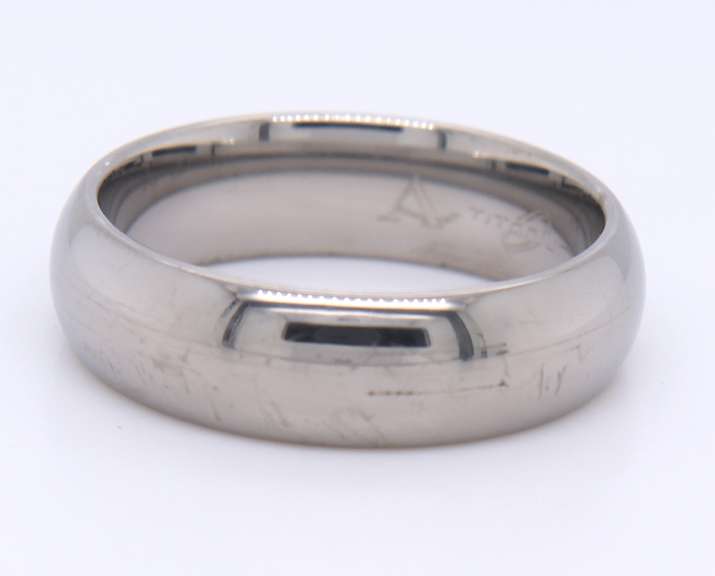 Titinum Wedding Band