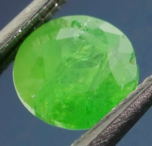 Top kelly green! .94ct Tsavorite Garnet