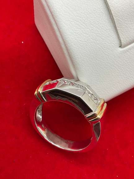 MEN'S 14K WHITE GOLD AND DIAMOND RING / BAND
