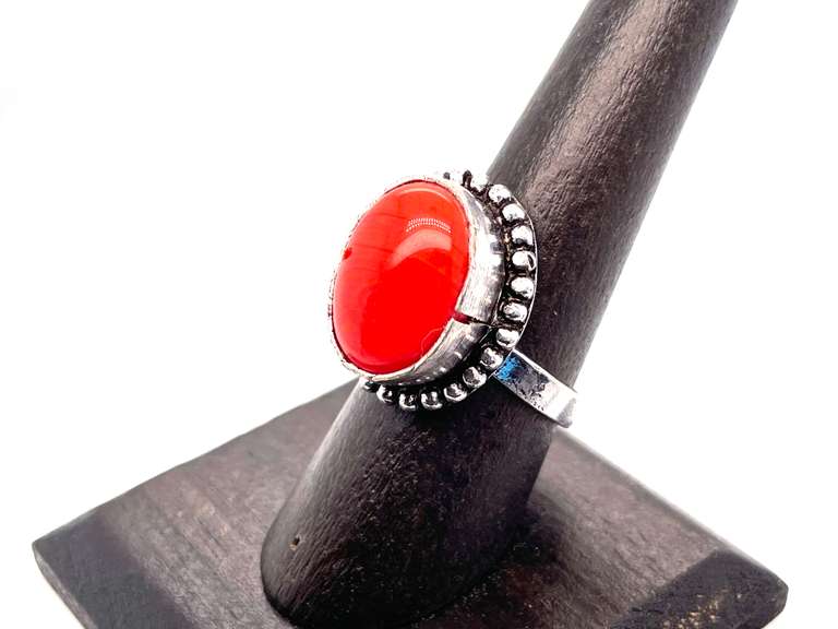 Ovular Red Coral in Tibetan Silver Beaded Ring