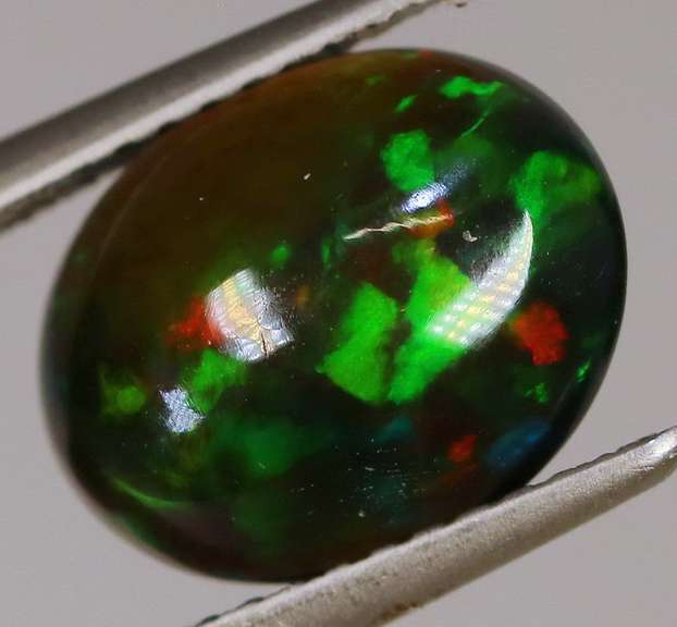 Glistening 2.23ct Welo Black Opal