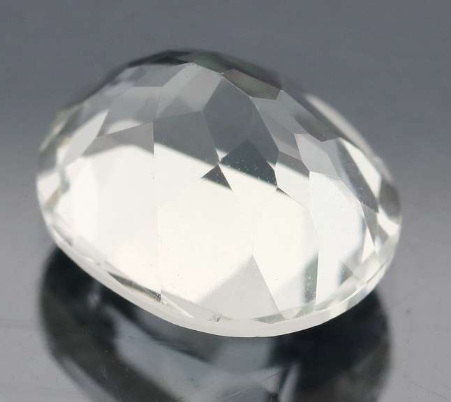 Dazzling 6.38ct diamond white Topaz