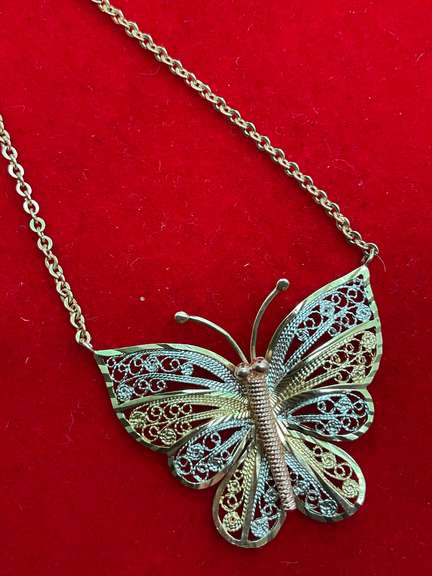 14K TRI COLOR GOLD NECKLACE WITH CENTER PIECE
