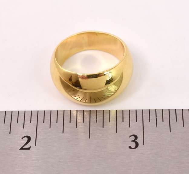 Beautiful Dome Style Band Ring in 14K Yellow Gold