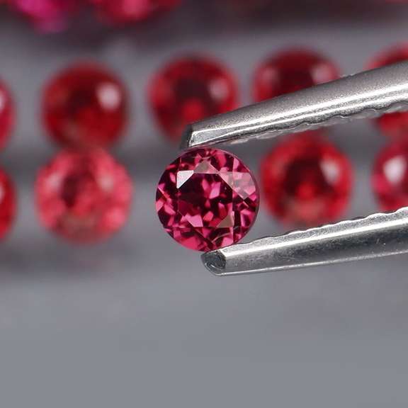 Premium diamond cut 6.65ct Rhodolite Garnet set