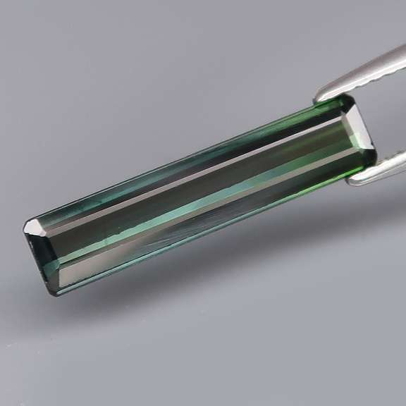Gorgeous 2.27ct bi-color Tourmaline